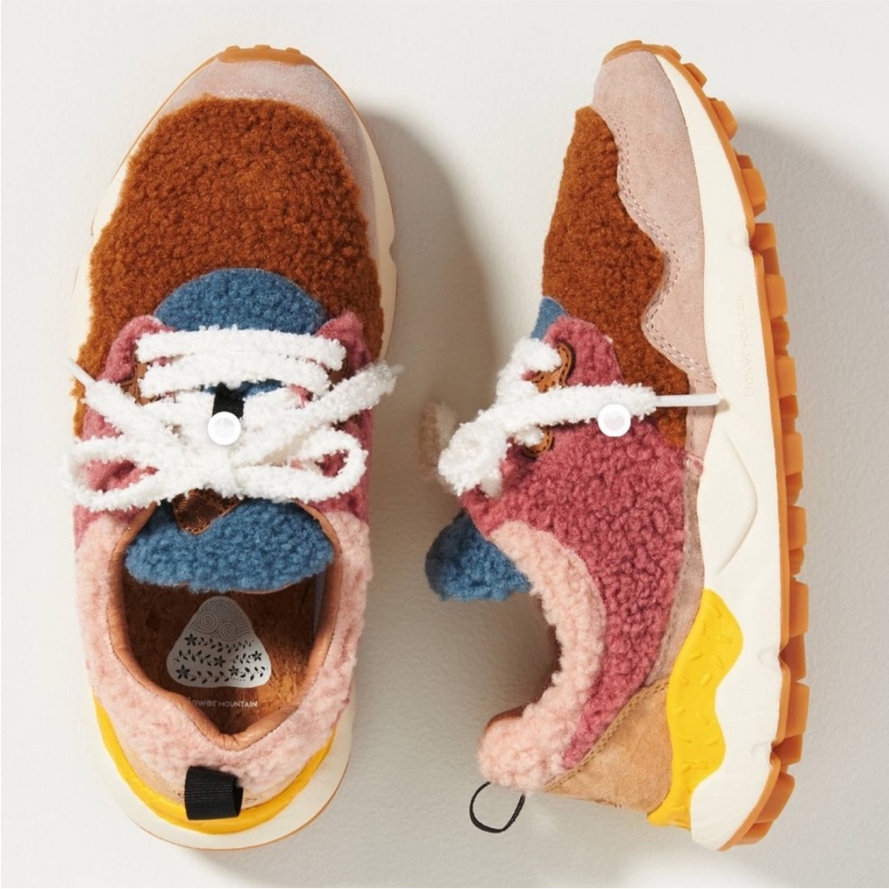 Anthropologie Flower Mountain
Pampas Teddy Sneaker Faux Fur Fit like 22.5CM 6W